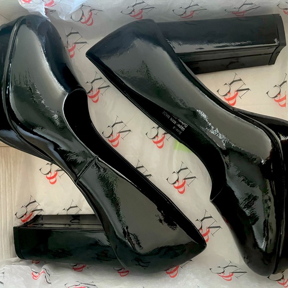 Black patent leather platform pump - Picture 1 of 2